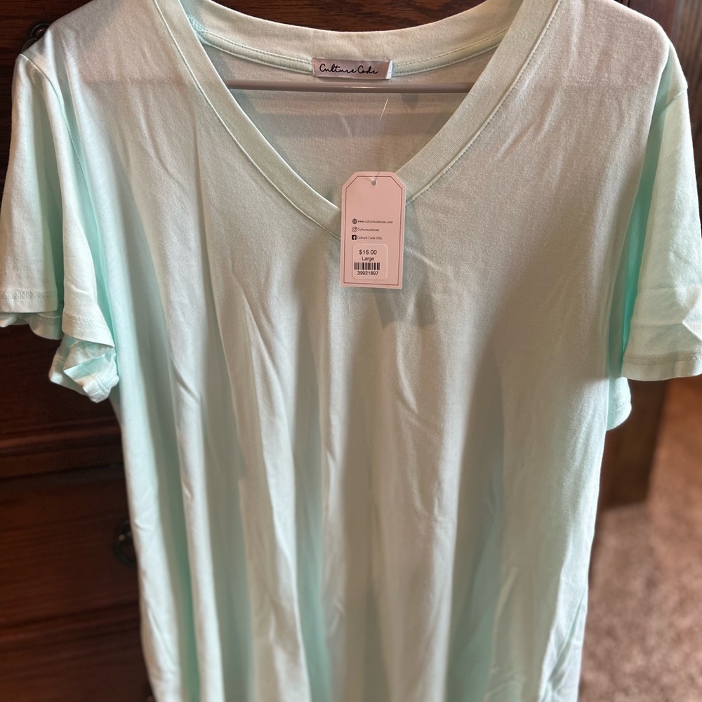 Mint V-Neck Short Sleeve Tee